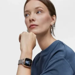 Reloj smartwatch de IPRG rosa y brazalete de D-Connect^TOUS Online